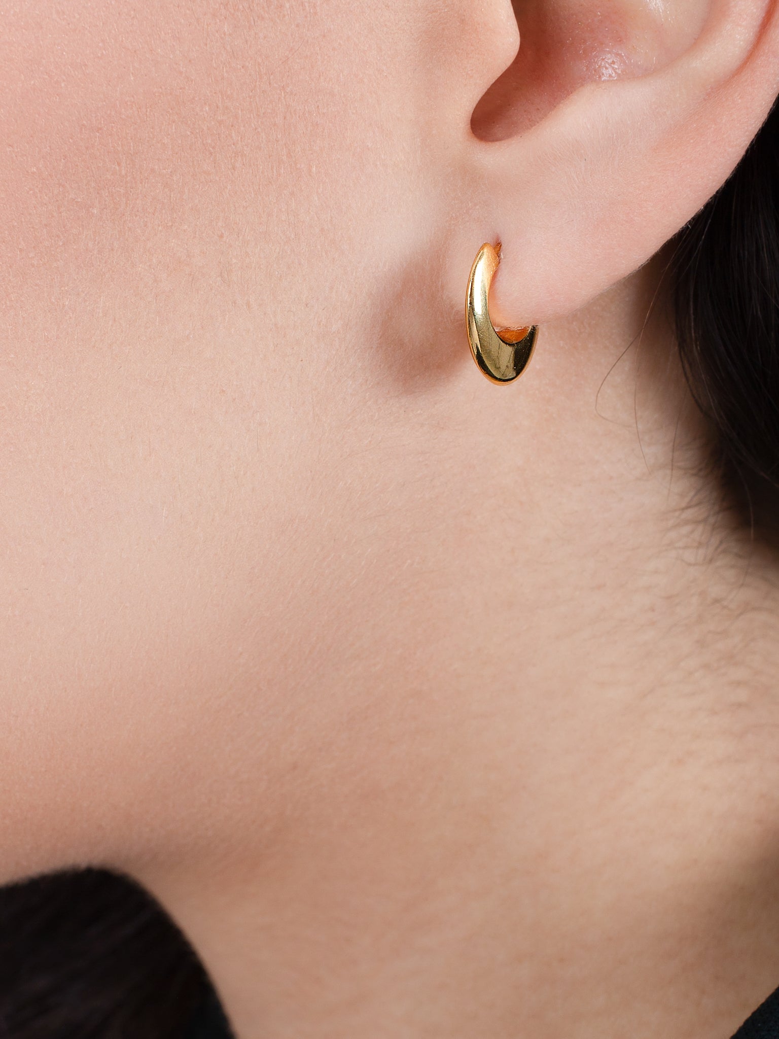 Crescent hoop earrings - IDAMARI