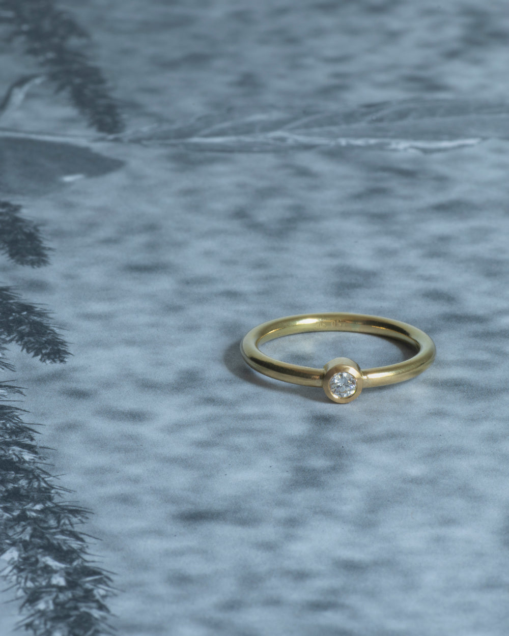 Diamond engagement ring in 18k Fairtrade gold