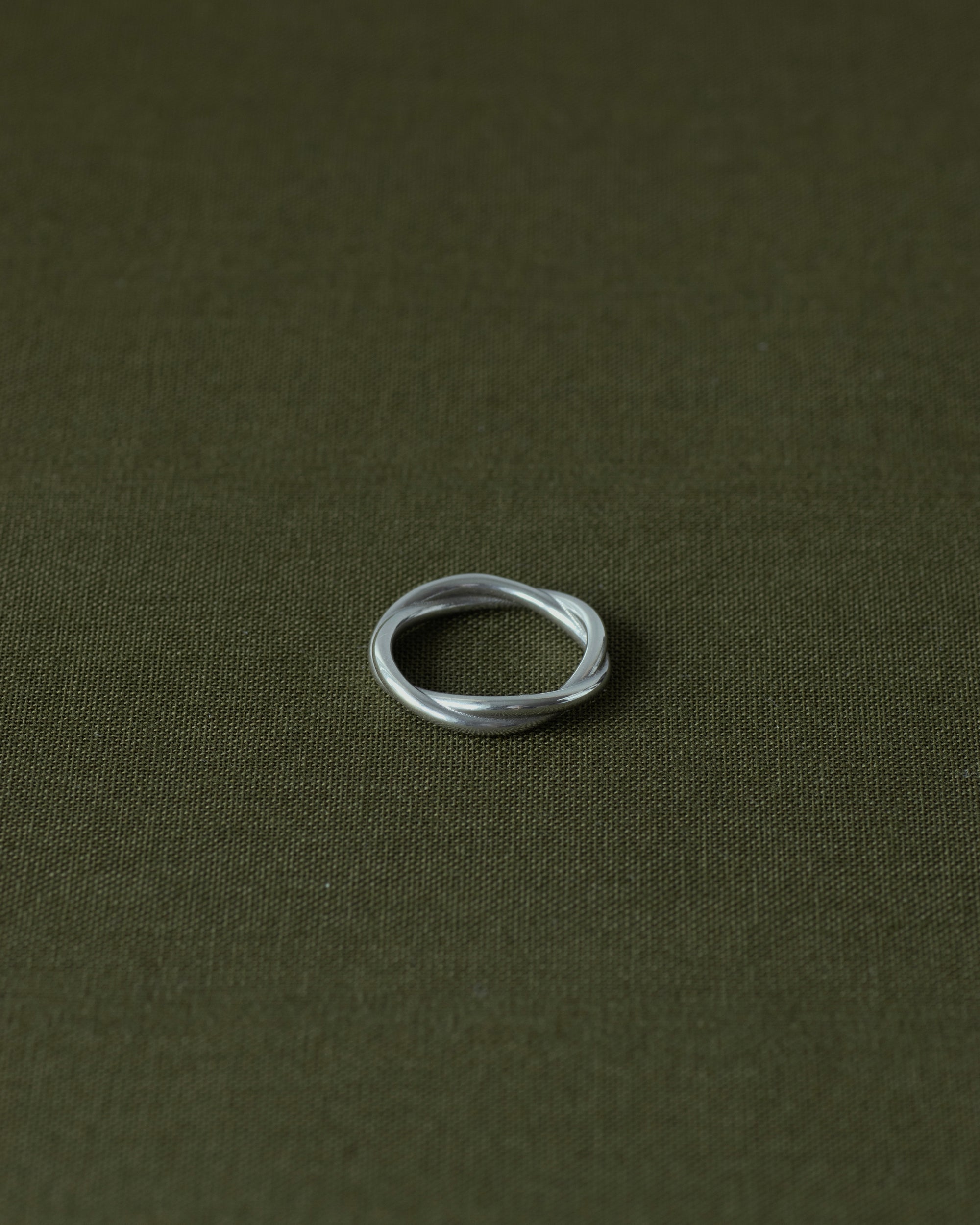 Intertwine Ring